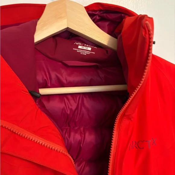 Arc’teryx Women's Red Jacket Medium Insulated Beta AR Puffer Gortex Snow Coat - Picture 11 of 12